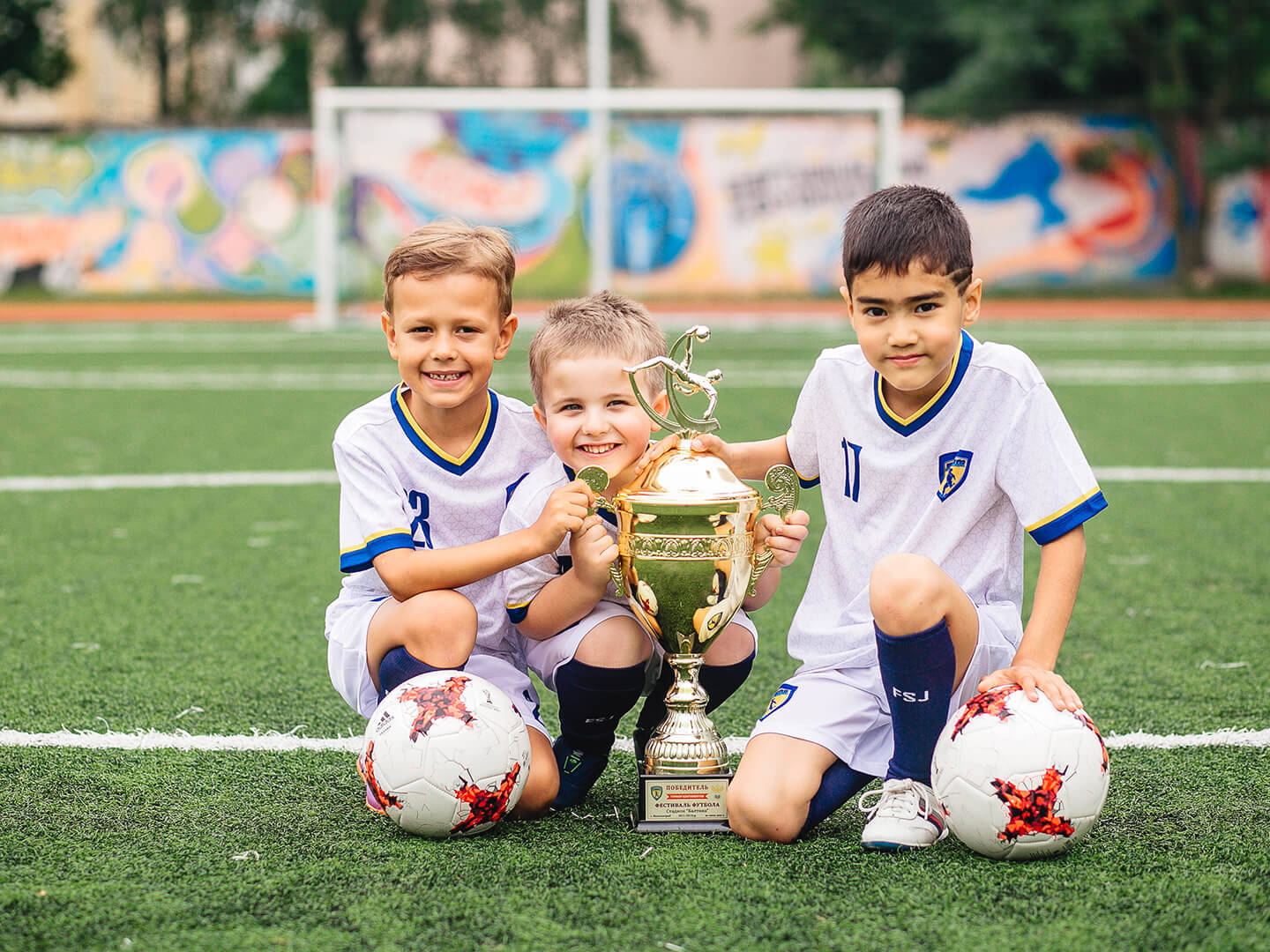 Лучшие футбольные школы. Детская футбольная школа Юниор. Футбол дети. Футбол для малышей. Футбольная школа для детей.